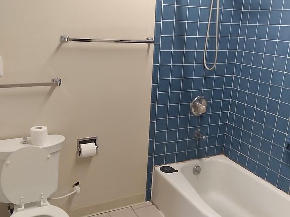 2nd image of 528 Richmond Ave #3