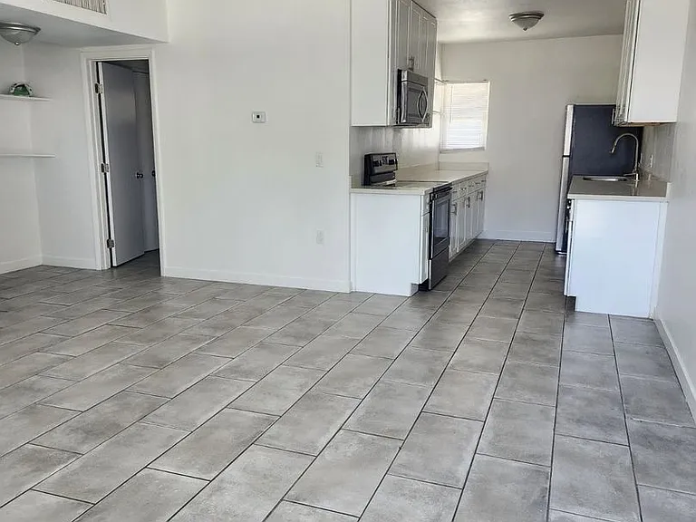 1422 S Casino Center Blvd — Photo 18