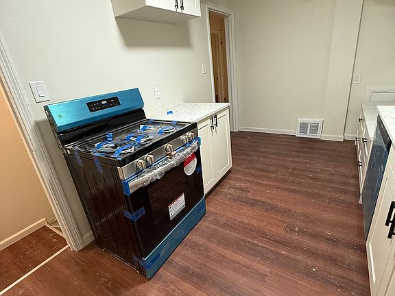 3rd image of 3189 7th St