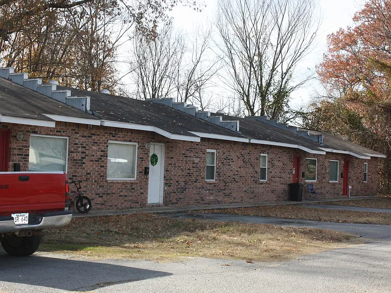 201 Tucker Inn — Photo 1