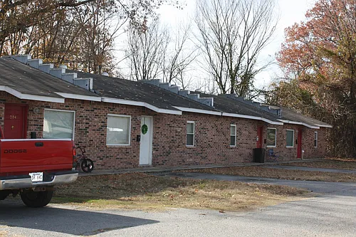 201 Tucker Inn Photo 1
