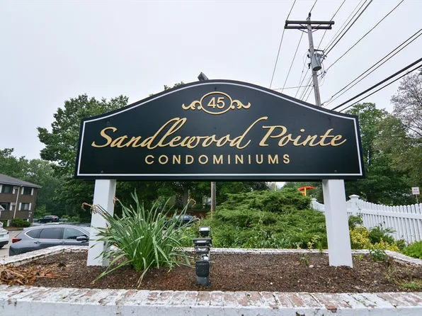 45 Macy St APT 200A, Amesbury, MA 01913