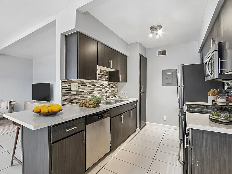 Urban Connected Apartments — Photo 36