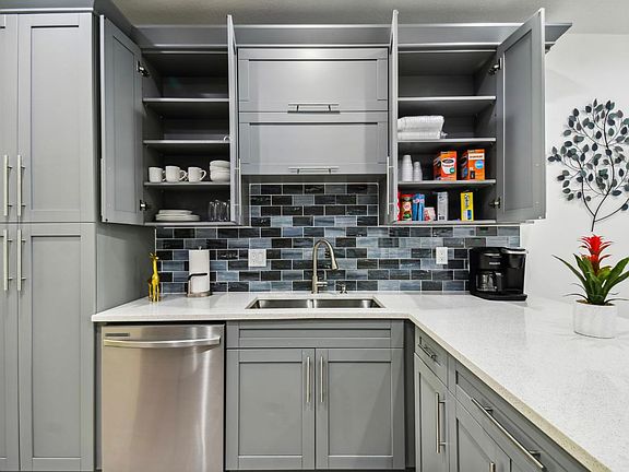 5th image of 706 E James St