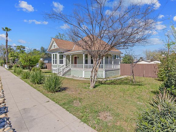 3rd image of 220 NW 1st Avenue