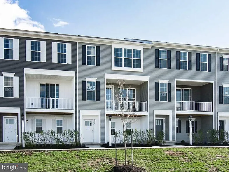 3 bed, 2.5 bath, 2020 sqft, $2,500 — Photo 1