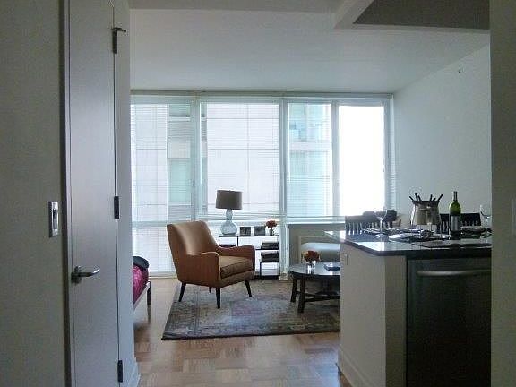 3rd image of 1510 Lexington Ave APT 12P