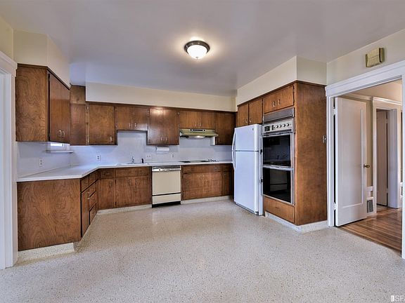 4th image of 637 Brussels St