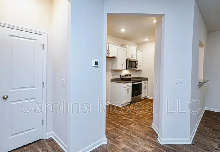 308 Sea Isle Pl — Photo 2
