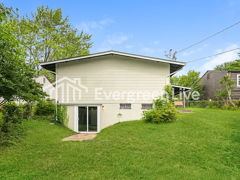 10422 Castle Dr — Photo 10