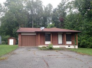 302 Edmond Dr, Oliver Springs, TN 37840
