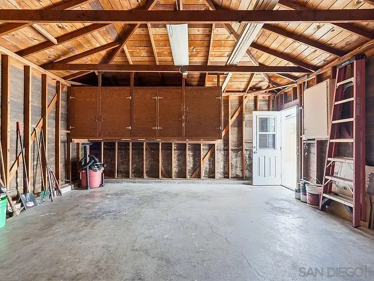 6593 Delfern St — Photo 28