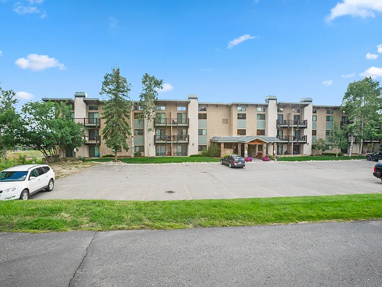 Exterior | Parking Area