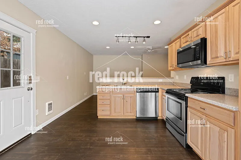 Studio, 1.0 bath, 600 sqft, $1,100 — Photo 3