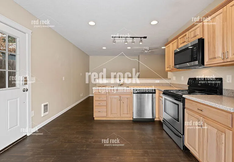 11321 E 31st Ave #B — Photo 3