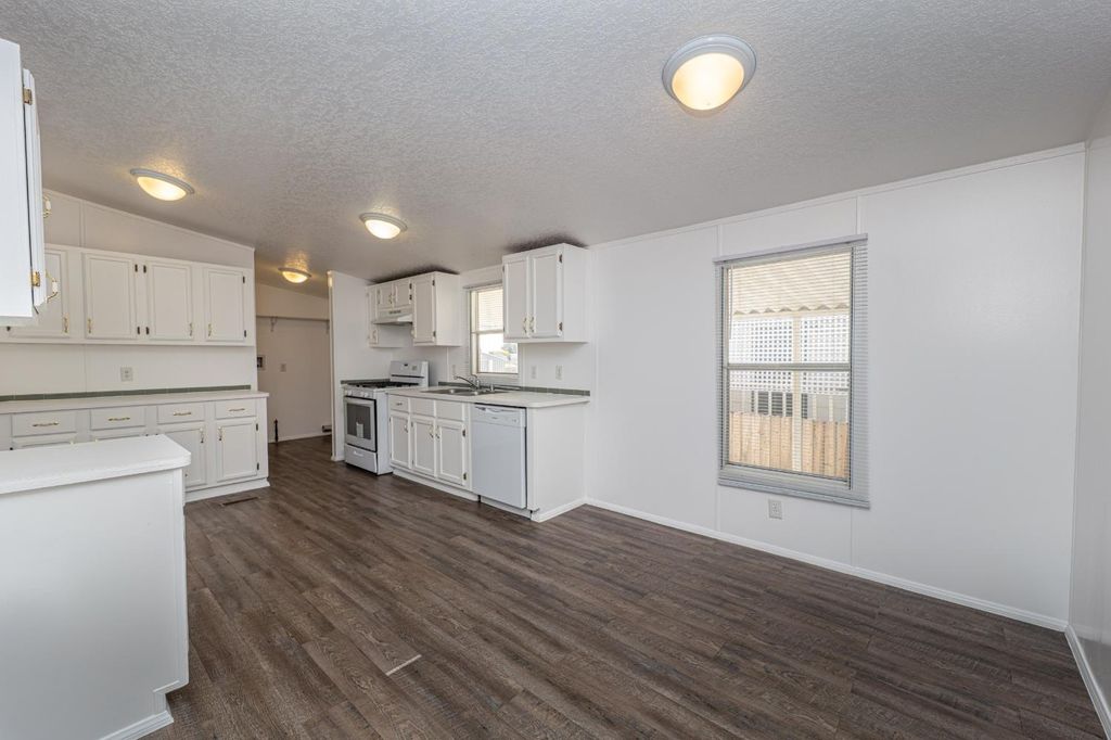 Apartment in Lancaster - More