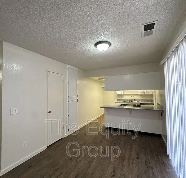 148 S Peppertree St — Photo 6