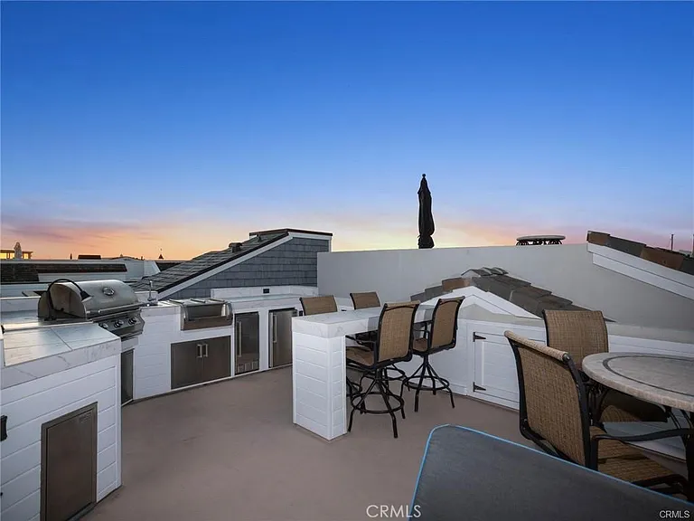 1119 E Balboa Blvd #A — Photo 25