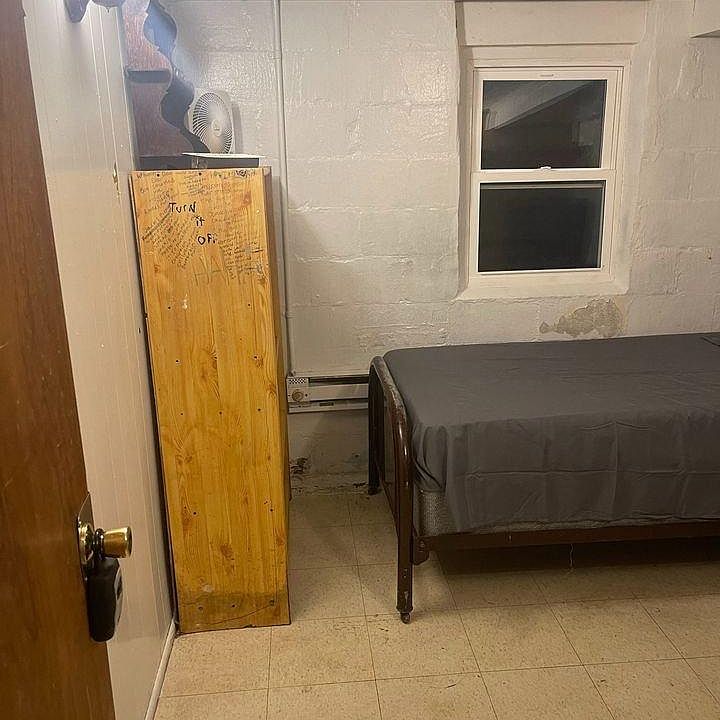 2nd image of 2018 Dyke Ave #2