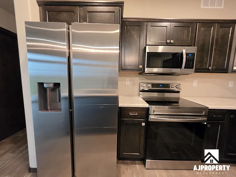 2542 E Meadowside Pl — Photo 5