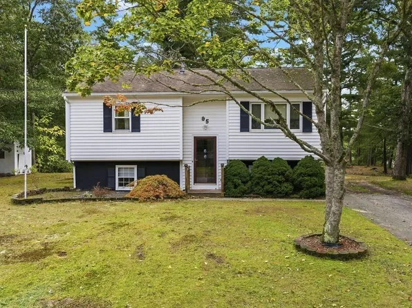 95 Mayflower Ln, Wareham, MA 02571