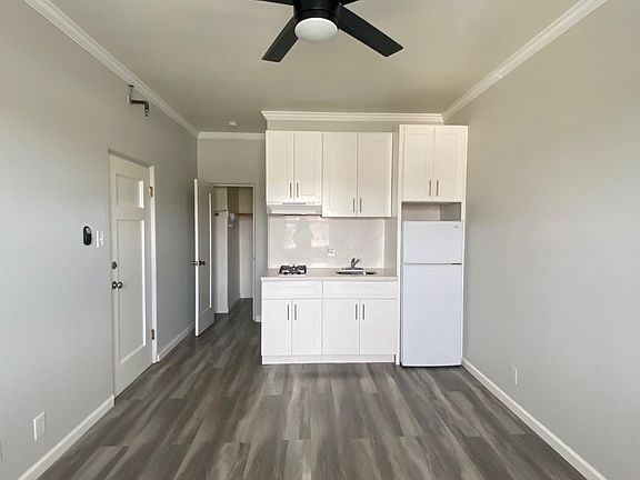 3rd image of 5014 Melrose Ave APT 303