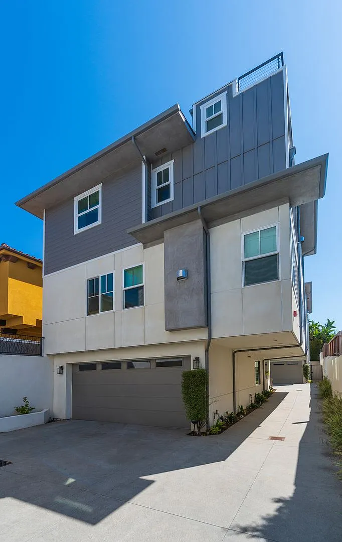 Modern Redondo Beach Townhome! — Photo 1