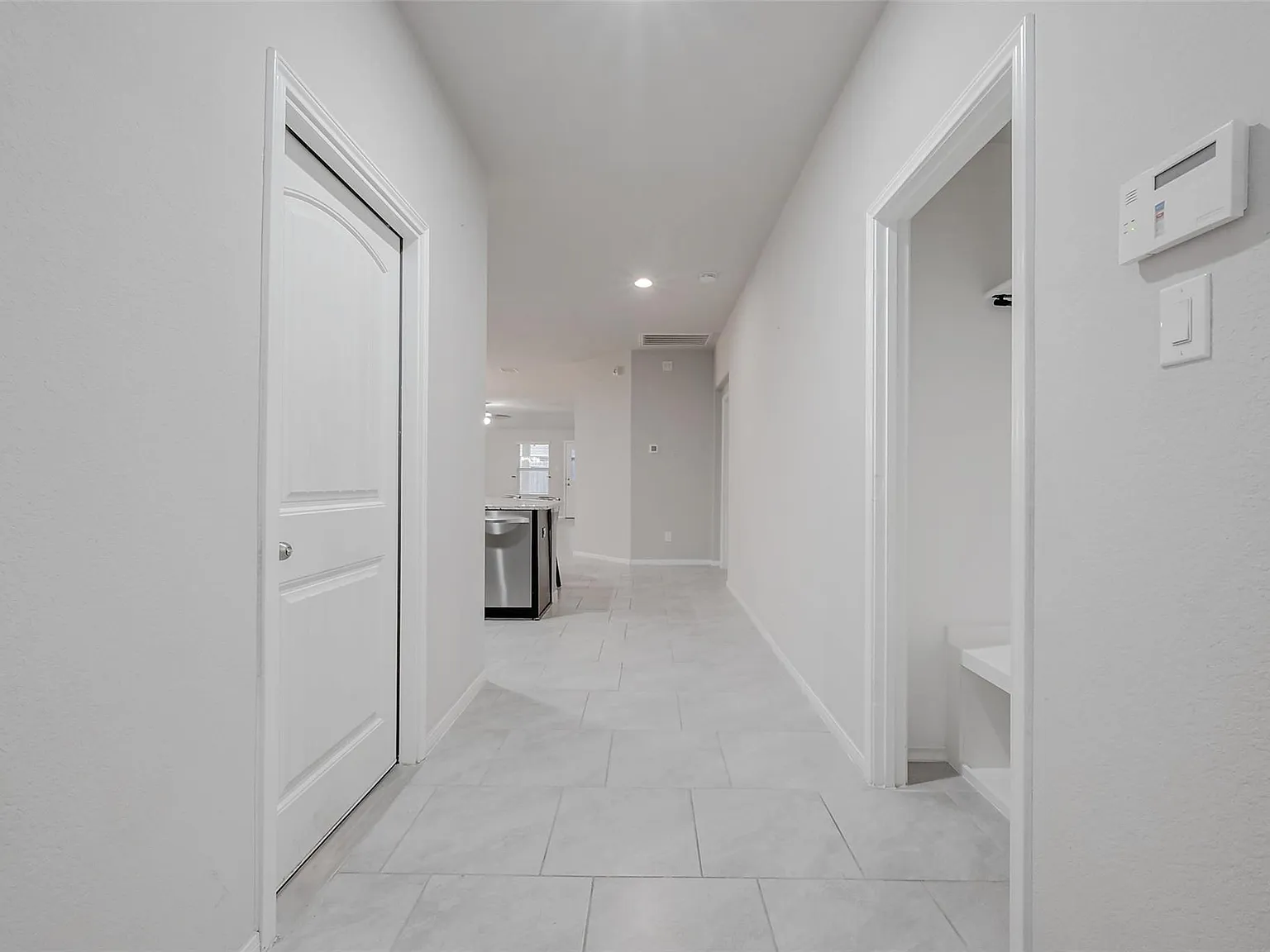 4 bed, 2.5 bath, 2094 sqft, $2,500 — Photo 4