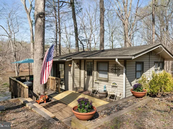 8600 Cobb Rd, Manassas, VA 20112