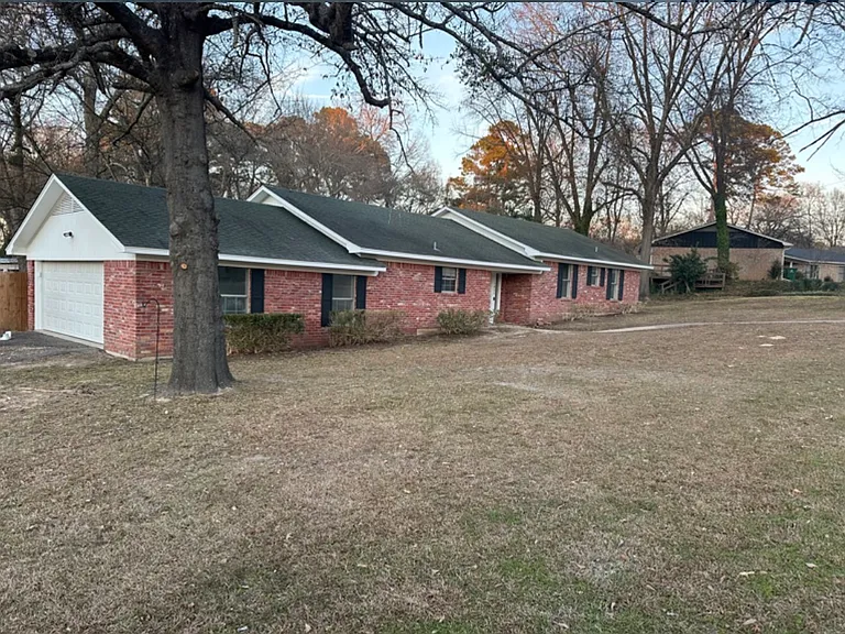 1829 Azalea St — Photo 1