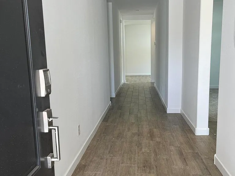 11148 W Parkway Dr — Photo 3