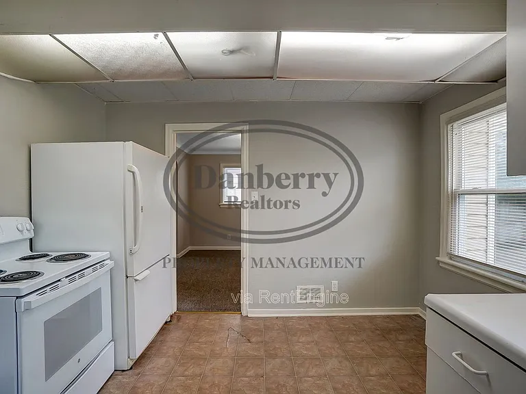 1017 Searles Rd — Photo 10