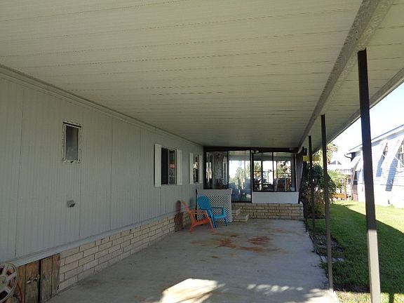4th image of 32 Connie Dr