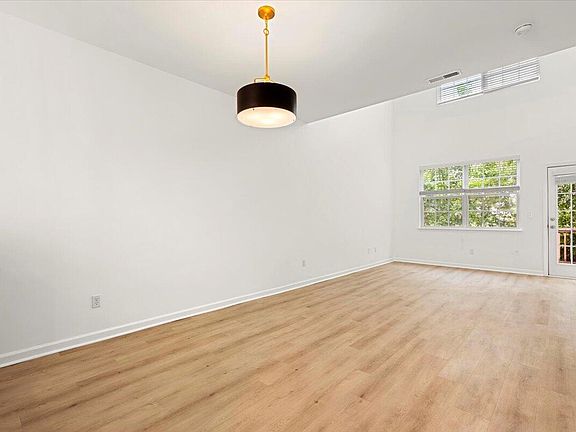 5th image of 115 Winding River Dr