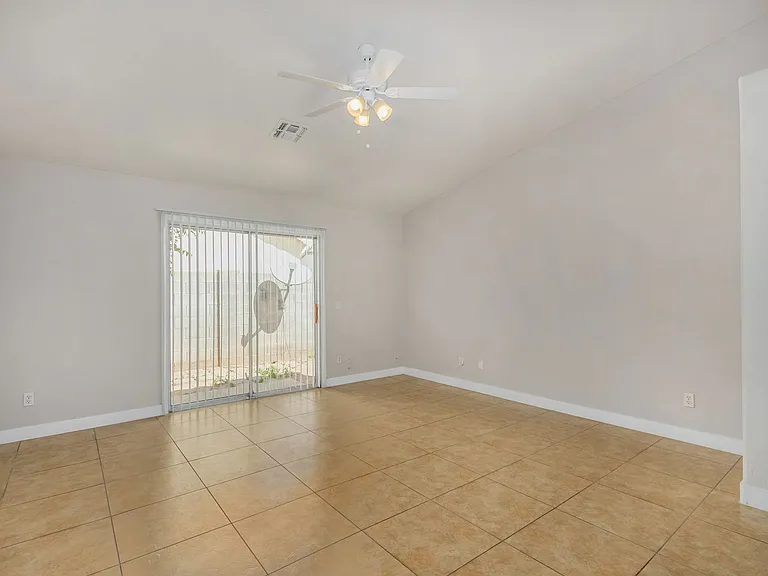 8520 W Palm Ln #1103 — Photo 4