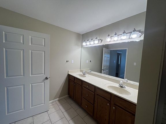 5th image of 144 Gainsway Dr