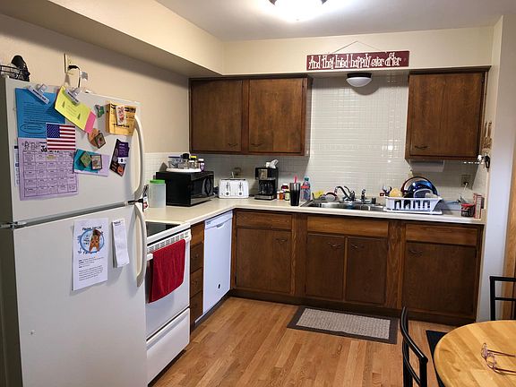 Full eat in kitchen.