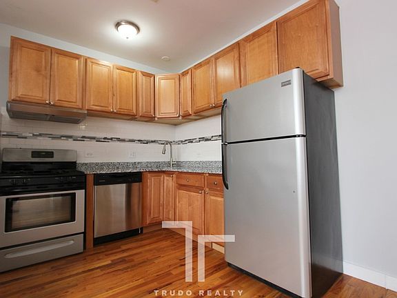 3rd image of 7450 N Greenview Ave #7456-1C