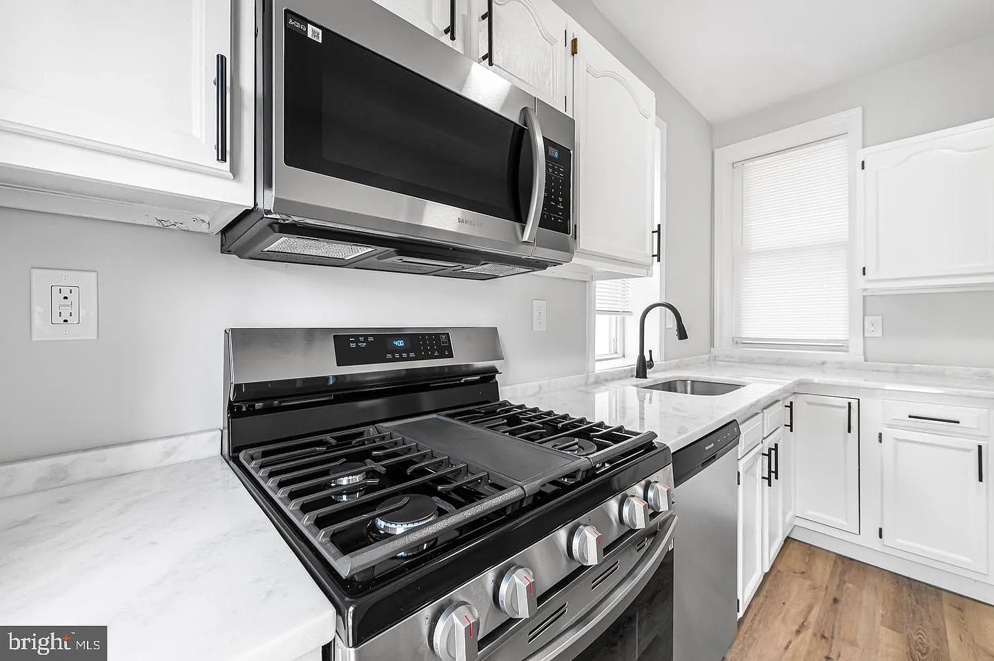 3 bed, 1.0 bath, 1432 sqft, $2,100 — Photo 4