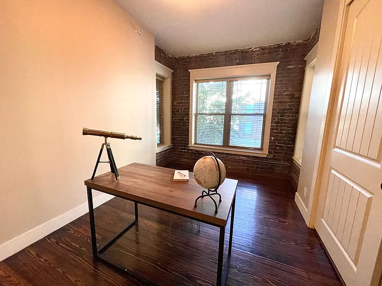2934 Leavenworth St — Photo 13