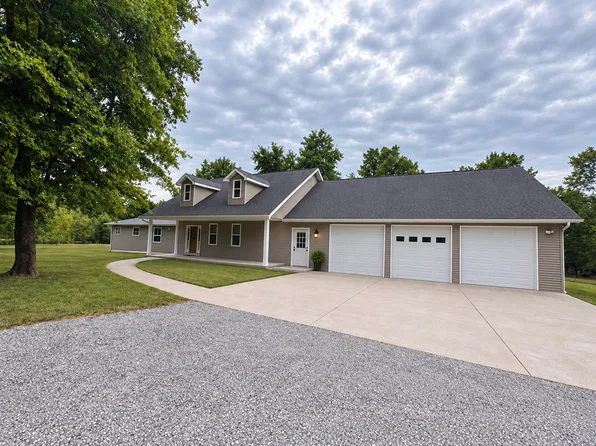 14052 Summer Rd, Benton, IL 62812