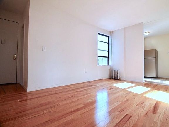 3rd image of 19 E 128th St APT 18