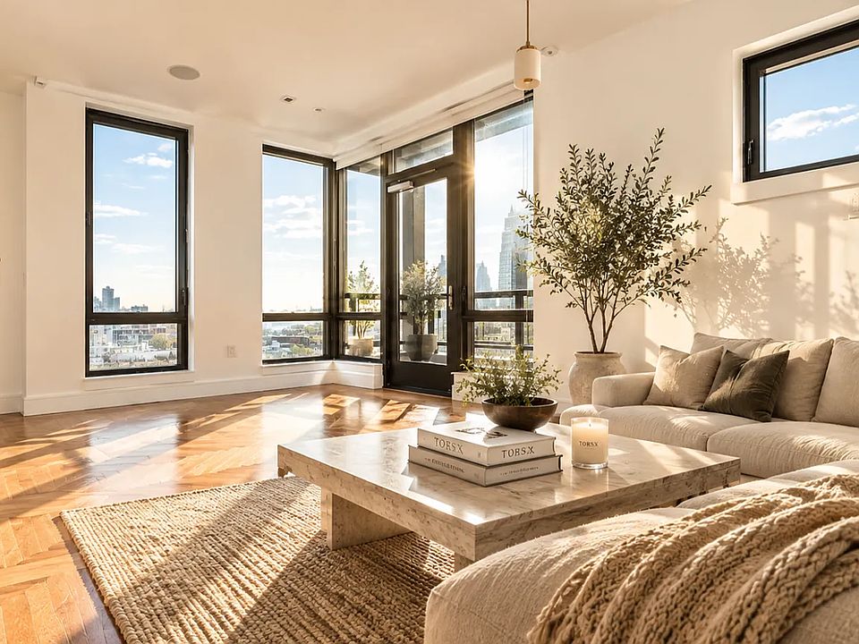 1st image of 321 Wythe Ave #806