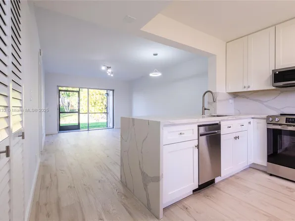5550 Lakeside Dr APT 104, Pompano Beach, FL 33063