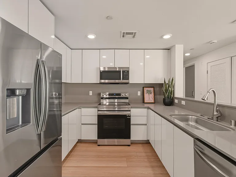 The Sophia - 1759 N Gower St — Photo 43