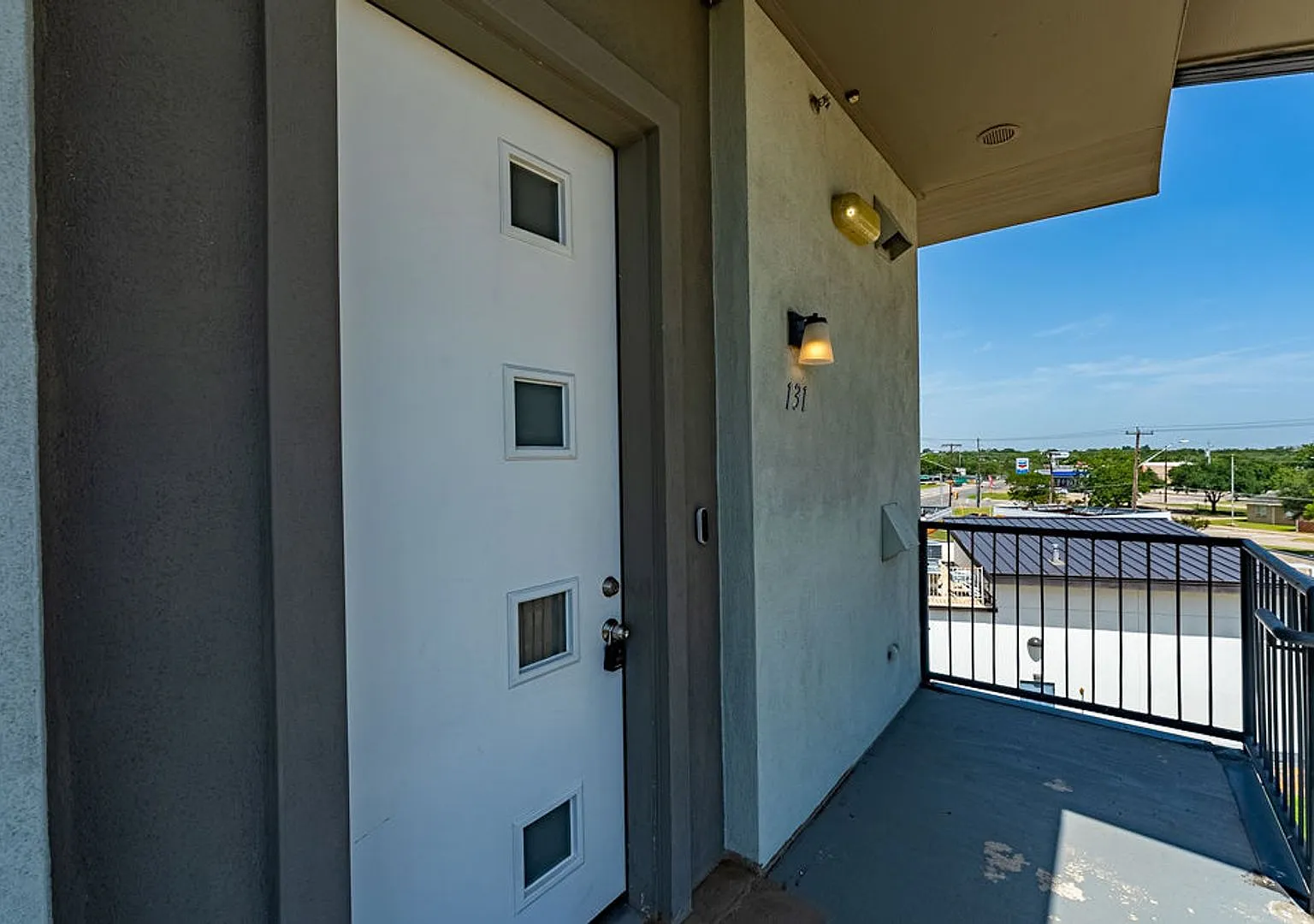 Stylish 2 bedroom, 2 bathroom Condo in East Austin. Must See Oportunity! — Photo 3