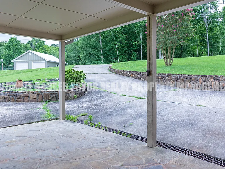 165 Lakeshore Ct — Photo 43