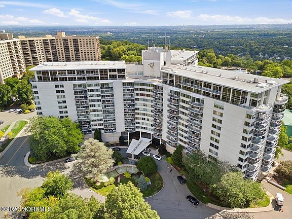 2nd image of 1 Claridge Drive #501