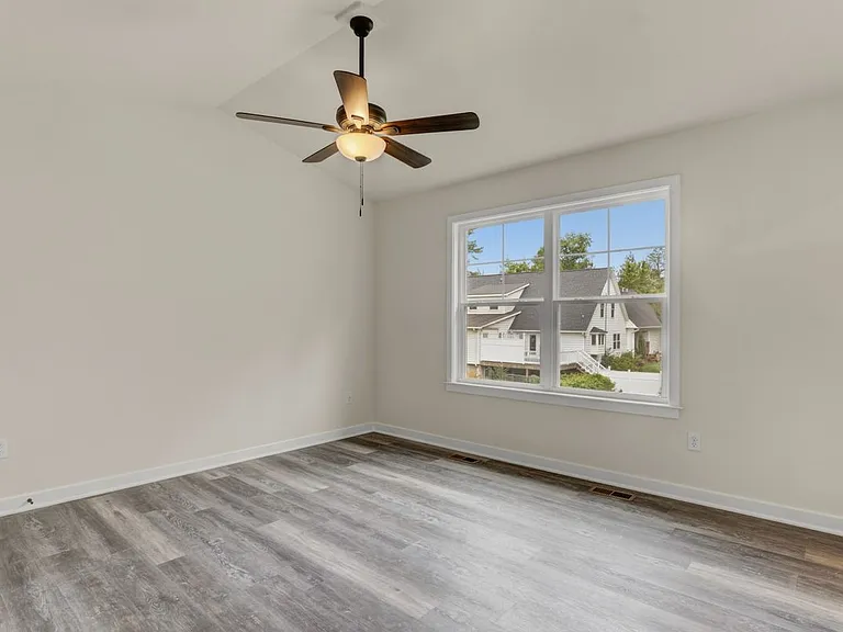 19 Carol St — Photo 13