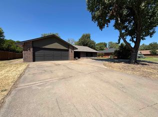 1402 Cansler Dr, Enid, OK 73703